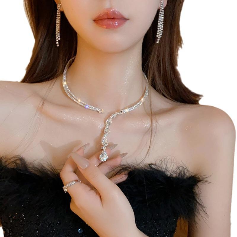 ✨Zirconia Teardrop Pendant Necklace Light Luxury Niche Couture Collar