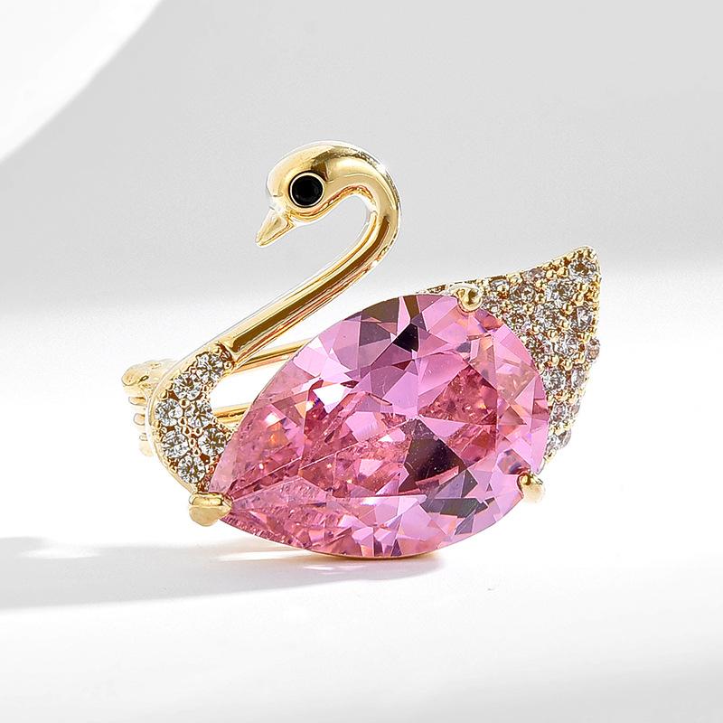 New fashionable and versatile pink swan brooch, high-end anti-exposure pin, lapel pin, high-end corsage clothing accessories