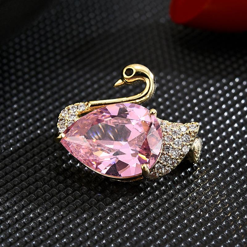 New fashionable and versatile pink swan brooch, high-end anti-exposure pin, lapel pin, high-end corsage clothing accessories