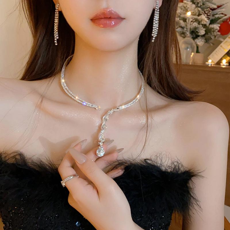 ✨Zirconia Teardrop Pendant Necklace Light Luxury Niche Couture Collar