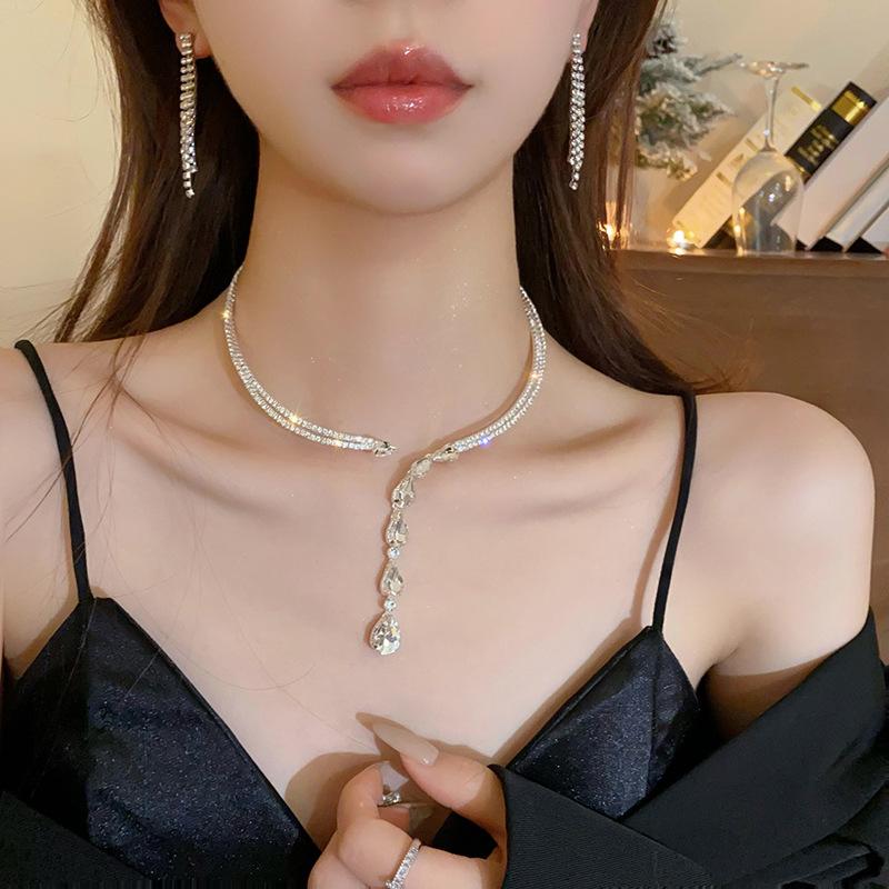 ✨Zirconia Teardrop Pendant Necklace Light Luxury Niche Couture Collar