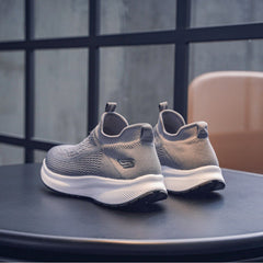 Casual breathable fly-knit walking shoes, one-step dancing shoes, fashionable lightweight running sneakers